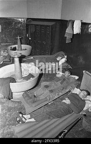 I lavoratori del metallo occupano una fabbrica in Belgio, dormendo in bagni, 1 giugno 1967, lavoratori, Occupazioni, fabbriche, Paesi Bassi, foto agenzia stampa del XX secolo, notizie da ricordare, documentario, fotografia storica 1945-1990, storie visive, Storia umana del XX secolo, che cattura momenti nel tempo Foto Stock