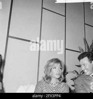 Modesty Blaise film di American Joseph Losey. Riprese ad Amsterdam. Terence Stamp, Monica Vitti e John Bluming, 12 luglio 1965, attori, attrici, Film, star del cinema, stuntmen, Paesi Bassi, foto agenzia stampa del XX secolo, notizie da ricordare, documentario, fotografia storica 1945-1990, storie visive, Storia umana del XX secolo, che cattura momenti nel tempo Foto Stock