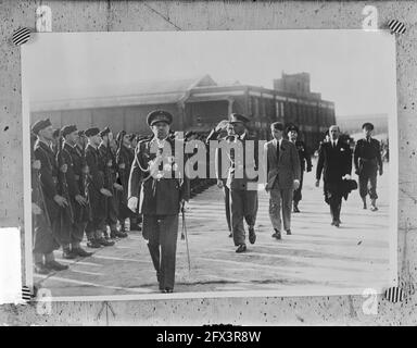 Arrivo del re Leopoldo e del principe Baudouin all'aeroporto di Bruxelles. Ispezione della guardia d'onore, 21 luglio 1950, arrivi, ispezione, Aeroporti, Paesi Bassi, foto agenzia stampa del XX secolo, notizie da ricordare, documentario, fotografia storica 1945-1990, storie visive, Storia umana del XX secolo, che cattura momenti nel tempo Foto Stock