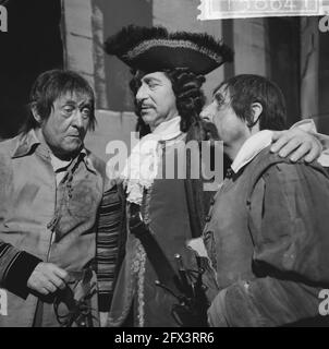 Il pezzo televisivo di Hunchback di VARA. Johan Kaart, Bob de Lange, Bert van der Linden, 18 dicembre 1963, brani televisivi, Paesi Bassi, foto agenzia stampa del xx secolo, notizie da ricordare, documentario, fotografia storica 1945-1990, storie visive, Storia umana del XX secolo, che cattura momenti nel tempo Foto Stock