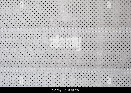 rivestimento in pelle traforata beige all'interno dell'auto Foto Stock