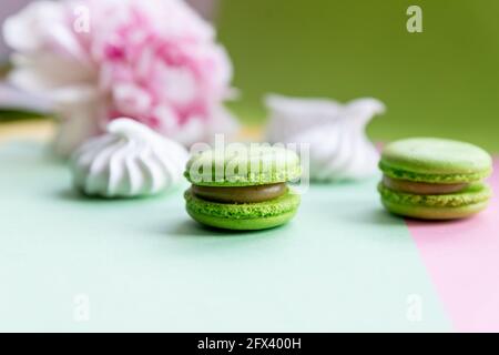 La Pop Art stile colore ciambelle e panificio goodies luminoso su sfondo colorato. Foto Stock