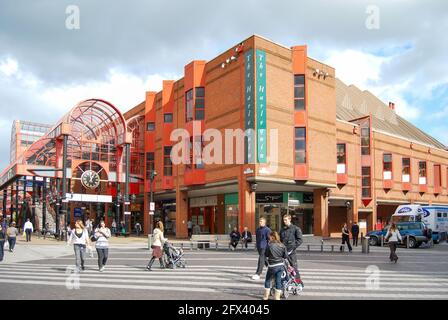 Arlecchino Teatro e Cinema, High Street, Redhill Surrey, Inghilterra, Regno Unito Foto Stock