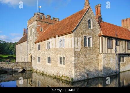 14 ° secolo Ightham Mote maniero medievale, Ightham, Kent, Inghilterra, Regno Unito Foto Stock