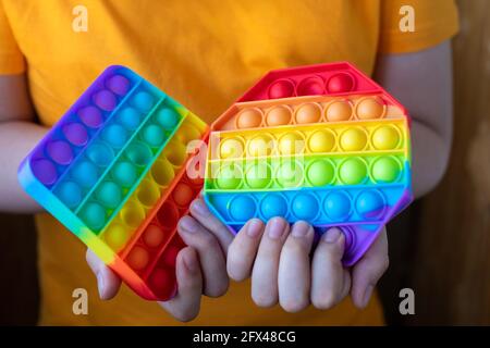Giochi anti-stress colorati per bambini in silicone per lo sviluppo della mente e il relax. Foto Stock