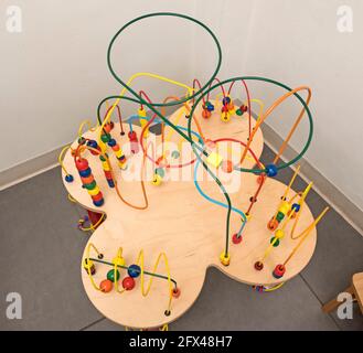 Il Ultimate Fleur Rollercoaster Table è un meraviglioso centro di attività per case, scuole, sale d'attesa, uffici medici e qualsiasi area giochi. Foto Stock