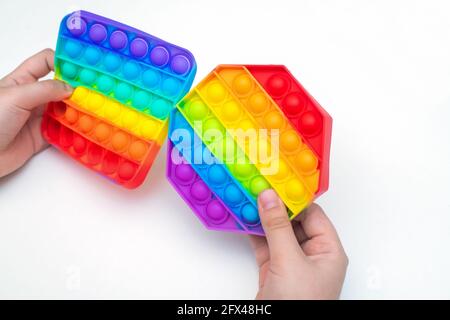 Giochi anti-stress colorati per bambini in silicone per lo sviluppo della mente e il relax. Foto Stock