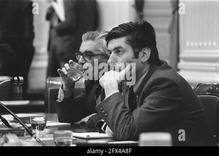 Dibattito sui prezzi del gas naturale alla Camera dei rappresentanti, al Segretario di Stato della Camera Polak (l) e al Ministro Lubbers (r), 19 novembre 1974, discussioni, Paesi Bassi, foto agenzia stampa del xx secolo, notizie da ricordare, documentario, fotografia storica 1945-1990, storie visive, Storia umana del XX secolo, che cattura momenti nel tempo Foto Stock