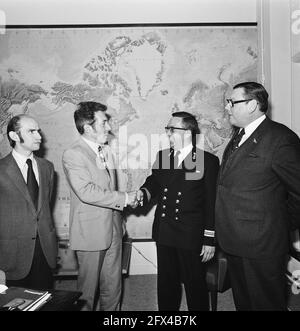 Partecipazione GARP Atlantic Tropical Experiment, cooperazione KNMI e Navy Schuurmans, Van Berg (team leader KNMI), Cornelisse, 8 maggio 1974, GRUPPI DI LAVORO, Incontri, Paesi Bassi, foto agenzia stampa del XX secolo, notizie da ricordare, documentario, fotografia storica 1945-1990, storie visive, Storia umana del XX secolo, che cattura momenti nel tempo Foto Stock