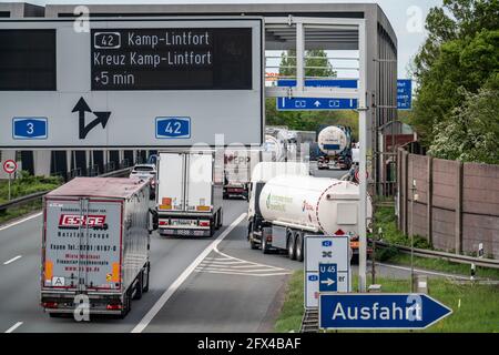 Autostrada A3, raccordo Oberhausen-West, rampa di uscita A42, Oberhausen, NRW, Germania Foto Stock