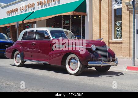 1940 la Sixty Special Cadillac viene mostrata parcheggiata a Williams, Arizona. Foto Stock