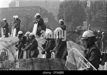 Dimostrazione contro la centrale nucleare Kalkar; deposizioni della polizia tedesca, 24 settembre 1977, POLIZIA, dimostrazioni, Centrali nucleari, Paesi Bassi, foto agenzia stampa del XX secolo, notizie da ricordare, documentario, fotografia storica 1945-1990, storie visive, Storia umana del XX secolo, che cattura momenti nel tempo Foto Stock