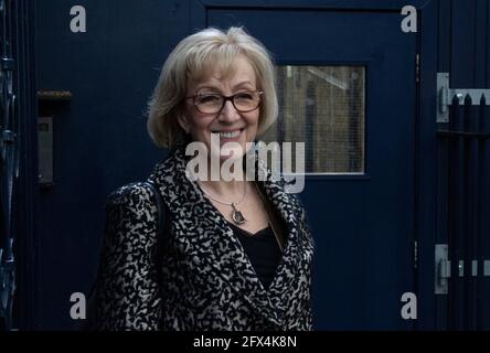 Londra, Regno Unito. 25 maggio 2021. Andrea Leadsom arriva a comparire al Matt Ford's The Political Party al Garrick Theatre nel centro di Londra, Regno Unito. 25 Maggio 2021. Credit: Martin Evans/Alamy Live News Foto Stock