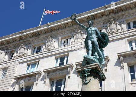 Statua della Vittoria sul Cunard War Memorial a Liverpool Foto Stock