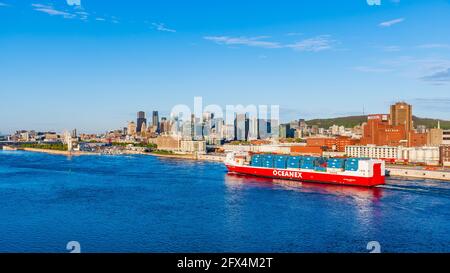 Splendida vista di una nave Oceanex che entra nel porto di Montreal Foto Stock