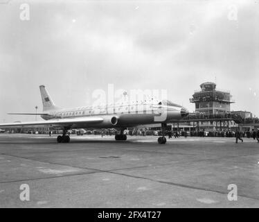 Arrivo di aviogetti russi a Schiphol, 7 luglio 1958, Aircraft, Paesi Bassi, foto agenzia stampa del xx secolo, notizie da ricordare, documentario, fotografia storica 1945-1990, storie visive, Storia umana del XX secolo, che cattura momenti nel tempo Foto Stock