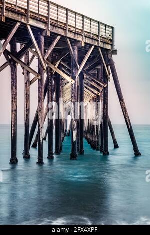 Molo di San Simeon sulla William Randolph Hearst Memorial Beach, California Foto Stock