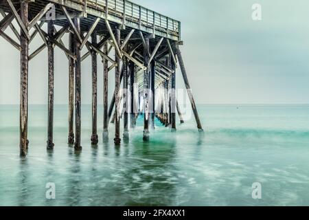 Molo di San Simeon sulla William Randolph Hearst Memorial Beach, California Foto Stock