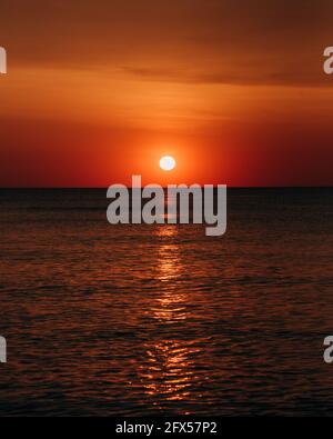 Alba sull'Oceano Atlantico, a Nags Head, North Carolina Foto Stock