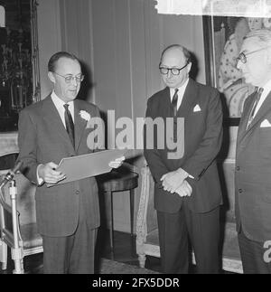 Il maresciallo aereo onorario del principe Bernhard RAF, da sinistra a destra il principe Bernhard, Sir Peter Garran e Lord Shackleton ( Ministro della Difesa ), 21 dicembre 1964, ministri, Paesi Bassi, foto dell'agenzia stampa del XX secolo, notizie da ricordare, documentario, fotografia storica 1945-1990, storie visive, Storia umana del XX secolo, che cattura momenti nel tempo Foto Stock