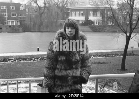 La cantante-attrice francese Francoise Hardy ad Amsterdam, 16 dicembre 1969, cantanti, Paesi Bassi, foto agenzia stampa del xx secolo, notizie da ricordare, documentario, fotografia storica 1945-1990, storie visive, Storia umana del XX secolo, che cattura momenti nel tempo Foto Stock