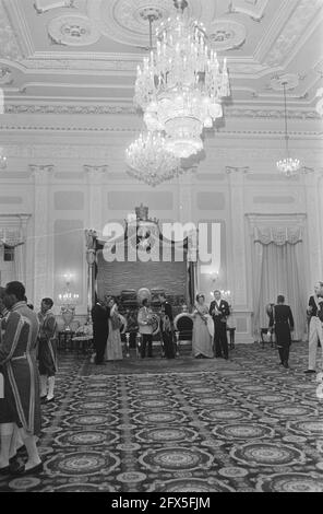 Cena di gala presso l'Imperial Palace Princess Beatrice e il Principe Claus, 24 gennaio 1969, cene di gala, Paesi Bassi, foto agenzia stampa del xx secolo, notizie da ricordare, documentario, fotografia storica 1945-1990, storie visive, Storia umana del XX secolo, che cattura momenti nel tempo Foto Stock