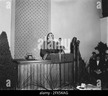 General Foulkes a Wageningen. Saluto generale Kruls . Foulkes ringrazia per la cittadinanza onoraria, 3 maggio 1948, saluti, Paesi Bassi, foto agenzia stampa del xx secolo, notizie da ricordare, documentario, fotografia storica 1945-1990, storie visive, Storia umana del XX secolo, che cattura momenti nel tempo Foto Stock