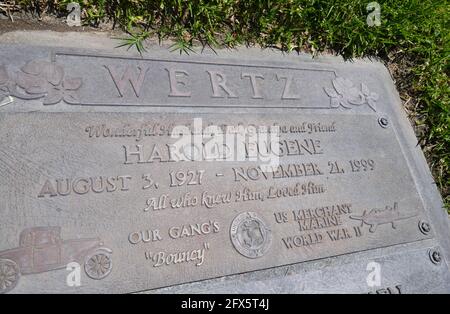 Cypress, California, USA 24 maggio 2021 UNA visione generale dell'atmosfera del nostro attore di Gang Harold Eugene 'Bouncy' Wertz grave a Forest Lawn Cypress Memorial Park il 24 maggio 2021 a Cypress, California, USA. Foto di Barry King/Alamy Stock foto Foto Stock