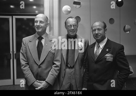 Il Principe Bernhard apre il 25° Int. Congresso spaziale alla RAI di Amsterdam; da sinistra a destra Stafford, Prince Bernhard e Leonov, 30 settembre 1974, SPAZIO, congressi, Aperture, principi, Paesi Bassi, foto agenzia stampa del XX secolo, notizie da ricordare, documentario, fotografia storica 1945-1990, storie visive, Storia umana del XX secolo, che cattura momenti nel tempo Foto Stock