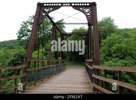 Un ponte ferroviario Bollman sul Grande Allegheny Passage Foto Stock