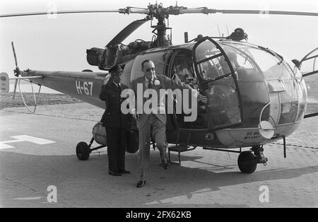 Il principe Bernhard apre Flevocentrale Provinciale Geldersche Electriciteits Maatschappij vicino a Lelystad il principe Bernhard arriva in elicottero, 10 ottobre 1969, elicotteri, aperture, I Paesi Bassi, foto agenzia stampa del XX secolo, notizie da ricordare, documentario, fotografia storica 1945-1990, storie visive, Storia umana del XX secolo, che cattura momenti nel tempo Foto Stock