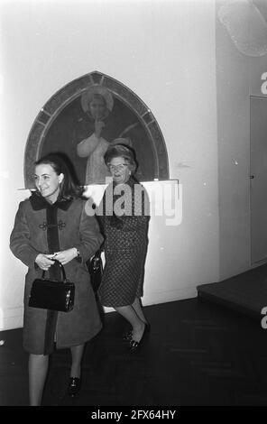 Sua Maestà Juliana e Pr. Margriet visita tenda. Affreschi del Rijksmuseum di Firenze Amsterdam, 25 febbraio 1969, visite, affreschi, I Paesi Bassi, foto agenzia stampa del XX secolo, notizie da ricordare, documentario, fotografia storica 1945-1990, storie visive, Storia umana del XX secolo, che cattura momenti nel tempo Foto Stock