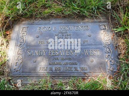 Cypress, California, USA 24 maggio 2021 UNA visione generale dell'atmosfera della tomba di Singer Sandy West a Forest Lawn Cypress Memorial Park il 24 maggio 2021 a Cypress, California, USA. Foto di Barry King/Alamy Stock foto Foto Stock