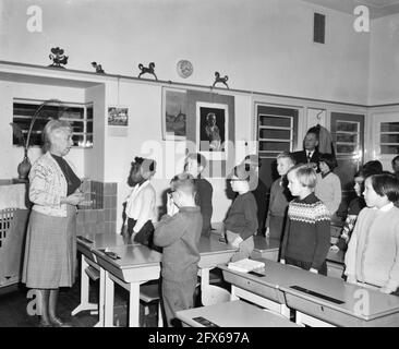 Commemorazione della Principessa Wilhelmina alle Scuole, alla Scuola Vondel, 7 dicembre 1962, SCUOLE, Commemorazioni, Paesi Bassi, foto agenzia stampa del XX secolo, notizie da ricordare, documentario, fotografia storica 1945-1990, storie visive, Storia umana del XX secolo, che cattura momenti nel tempo Foto Stock