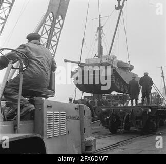 Arrivo 3 English Centurion Tanks Rotterdam, 12 gennaio 1953, ARRIVO, Centurion Tanks, I Paesi Bassi, foto agenzia stampa del XX secolo, notizie da ricordare, documentario, fotografia storica 1945-1990, storie visive, Storia umana del XX secolo, che cattura momenti nel tempo Foto Stock