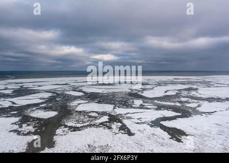 Paesaggio artico tundra nel nord del Canada sulle rive di Hudson Bay dalla città di Churchill, Manitoba. Preso da un elicottero con aereo. Foto Stock