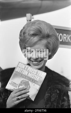 Ciska Peters (cantante) partì per New York per offrire un record all'uno, il 19 ottobre 1964, cantanti, Paesi Bassi, foto agenzia stampa del xx secolo, notizie da ricordare, documentario, fotografia storica 1945-1990, storie visive, Storia umana del XX secolo, che cattura momenti nel tempo Foto Stock