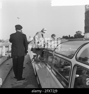 Action Watergeus iniziato, trasporto in barca al centro, 1 ottobre 1964, tour boats, Paesi Bassi, foto agenzia stampa del XX secolo, notizie da ricordare, documentario, fotografia storica 1945-1990, storie visive, Storia umana del XX secolo, che cattura momenti nel tempo Foto Stock