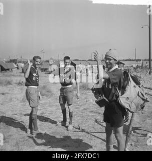 Jamboree 1963 a Marathon Grecia. Belgi con il Manneke Pis di Bruxelles, 12 agosto 1963, Paesi Bassi, foto agenzia stampa del XX secolo, notizie da ricordare, documentario, fotografia storica 1945-1990, storie visive, Storia umana del XX secolo, che cattura momenti nel tempo Foto Stock