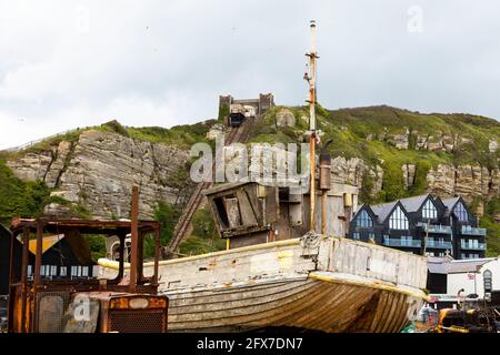 Funicolare e barche da pesca Hastings Foto Stock