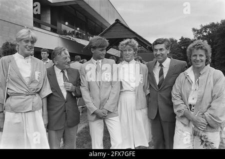 Cabinet offre accoglienza al Papendal ai vincitori di medaglie para-linfics e Giochi Olimpici LA, 1 settembre 1984, RECEPTION, Paesi Bassi, foto agenzia stampa del xx secolo, notizie da ricordare, documentario, fotografia storica 1945-1990, storie visive, Storia umana del XX secolo, che cattura momenti nel tempo Foto Stock