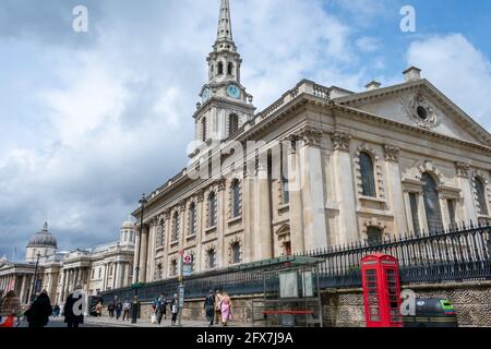 Londra. REGNO UNITO- 05.23.2021. Vista esterna della chiesa anglicana di St Martin-in-the-Fields, un punto di riferimento storico e attrazione che ospita molti eventi culturali. Foto Stock