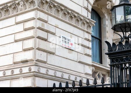 Londra. REGNO UNITO- 05.23.2021. Downing Street a Whitehall, città di Westminster, sede dell'ufficio e della residenza del primo ministro al numero 10. Foto Stock