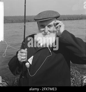 140 pescatori anziani sul canale dell'Olanda del Nord, 6 giugno 1962, Paesi Bassi, foto dell'agenzia stampa del XX secolo, notizie da ricordare, documentario, fotografia storica 1945-1990, storie visive, Storia umana del XX secolo, che cattura momenti nel tempo Foto Stock