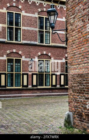 Lampada da strada nel complesso Binnenhof a l'Aia, Paesi Bassi Foto Stock