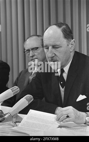 Arrivo del Ministro LUN all'aeroporto di Schiphol, ritorno dall'Ungheria, 15 febbraio 1968, arrivi, Paesi Bassi, foto agenzia stampa del xx secolo, notizie da ricordare, documentario, fotografia storica 1945-1990, storie visive, Storia umana del XX secolo, che cattura momenti nel tempo Foto Stock