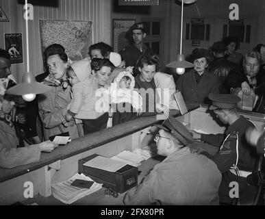 Arrivo PH-TEP dall'Iraq, vedi 31668, 30 dicembre 1948, ARRIVO, I Paesi Bassi, foto agenzia stampa del XX secolo, notizie da ricordare, documentario, fotografia storica 1945-1990, storie visive, Storia umana del XX secolo, che cattura momenti nel tempo Foto Stock