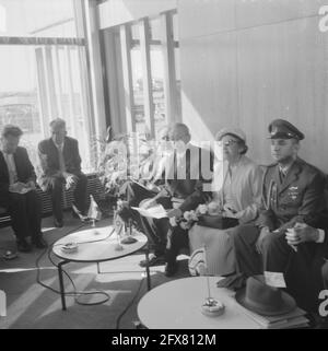 Arrivo del Presidente di Israele Isaac ben Zwi all'aeroporto di Schiphol, 14 luglio 1958, ARRIVO, Paesi Bassi, foto agenzia stampa del xx secolo, notizie da ricordare, documentario, fotografia storica 1945-1990, storie visive, Storia umana del XX secolo, che cattura momenti nel tempo Foto Stock