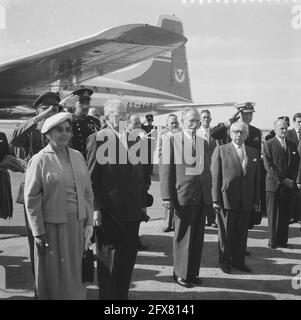 Arrivo del Presidente d'Israele Isaac ben Zwi all'aeroporto di Schiphol, 14 luglio 1958, ARRIVO, Paesi Bassi, foto agenzia stampa del xx secolo, notizie da ricordare, documentario, fotografia storica 1945-1990, storie visive, Storia umana del XX secolo, che cattura momenti nel tempo Foto Stock