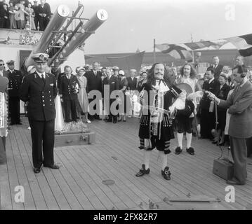 Admiral de Ruyter fa conoscenza con HRS. Evertsen, 27 giugno 1953, ammiragli, presentazioni, I Paesi Bassi, foto agenzia stampa del XX secolo, notizie da ricordare, documentario, fotografia storica 1945-1990, storie visive, Storia umana del XX secolo, che cattura momenti nel tempo Foto Stock